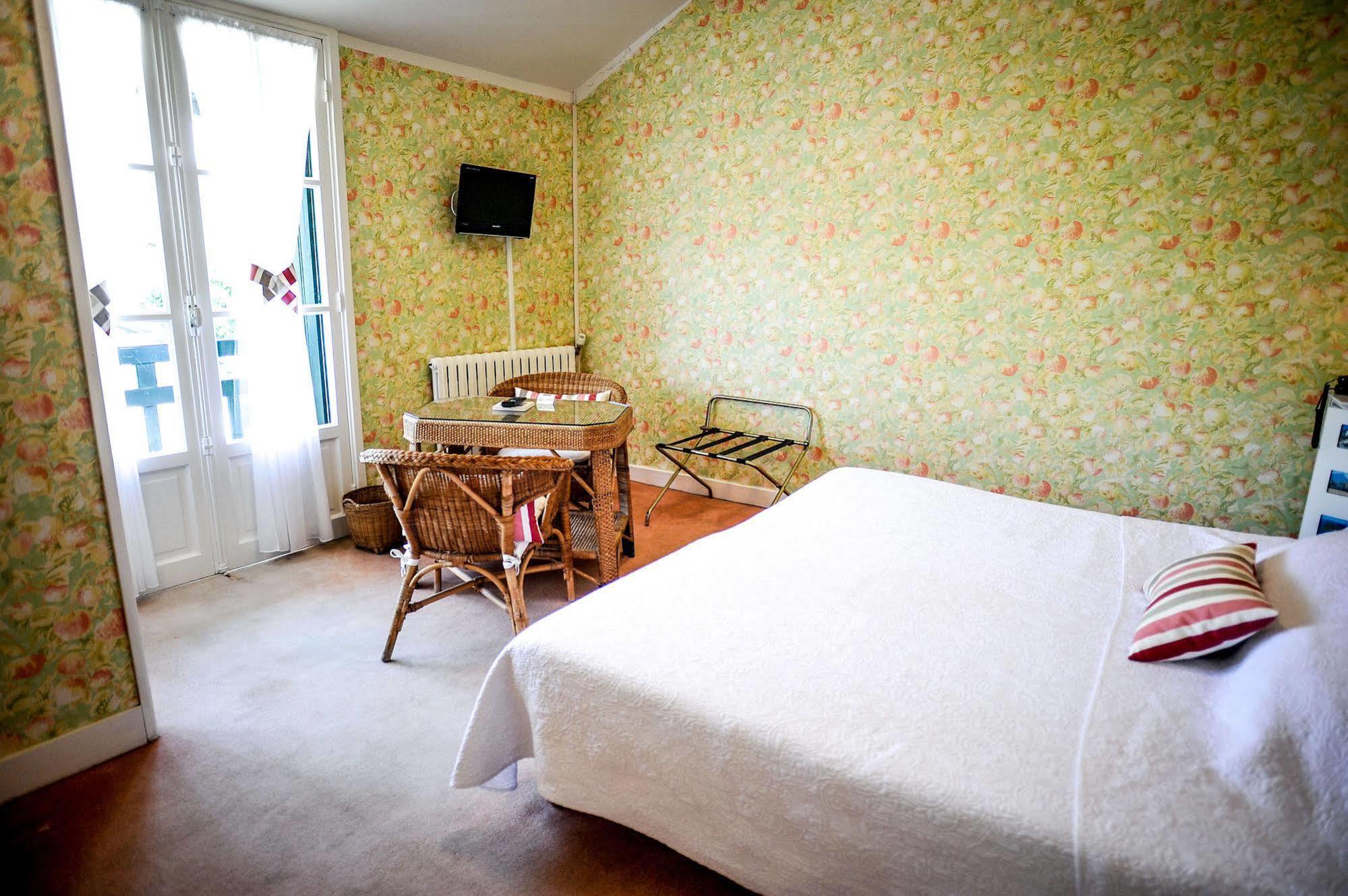 Hotel Les Goelands แซ็งฌองเดอลูซ ภายนอก รูปภาพ