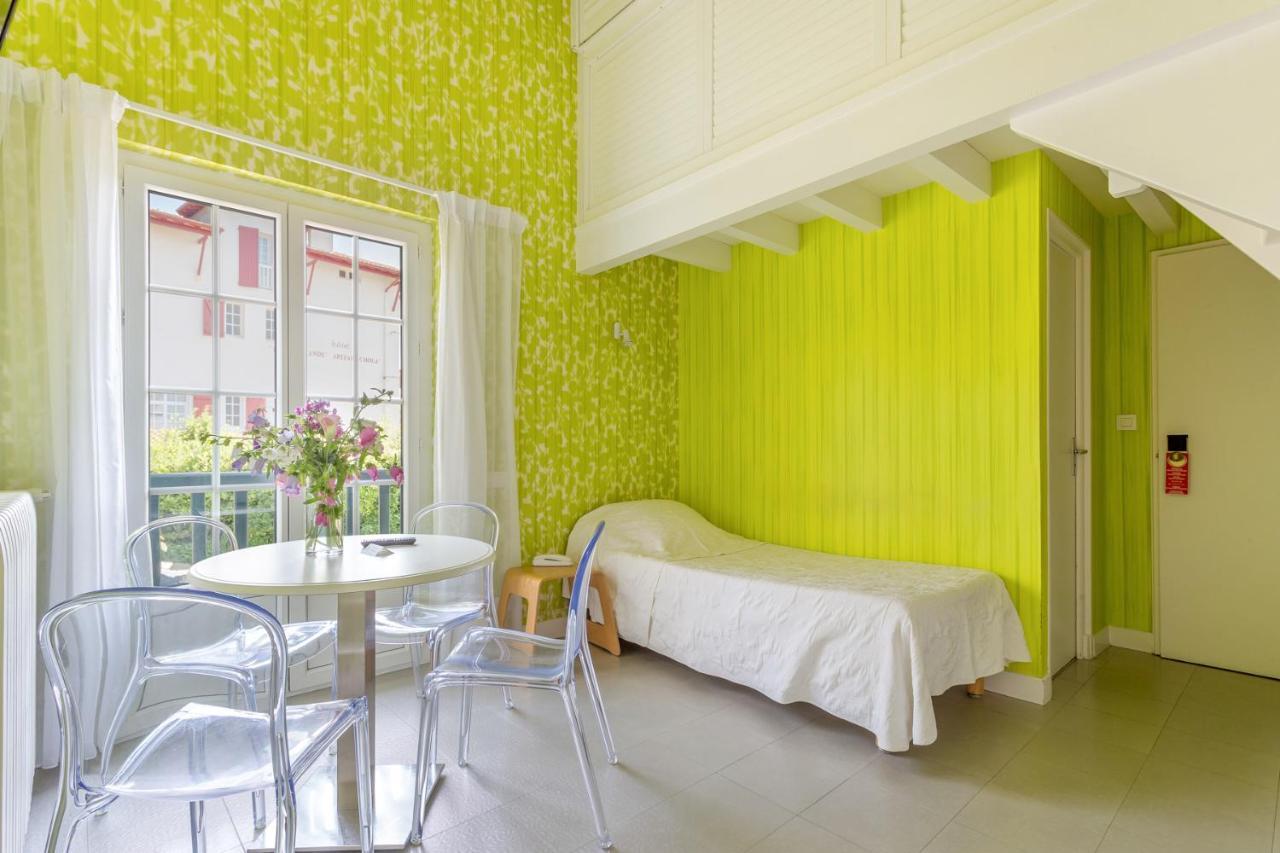 Hotel Les Goelands แซ็งฌองเดอลูซ ภายนอก รูปภาพ